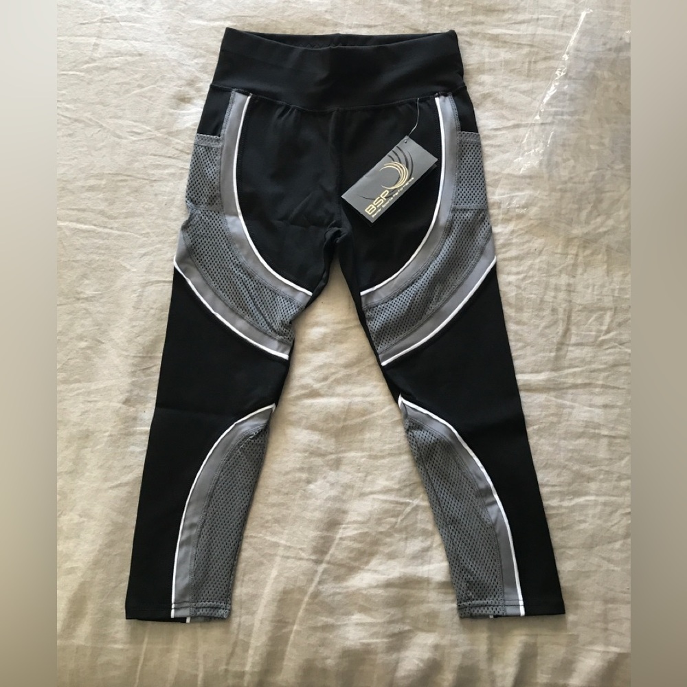 (NWT) BSP (better sports performance) cropped leggings in black/ gray (medium)